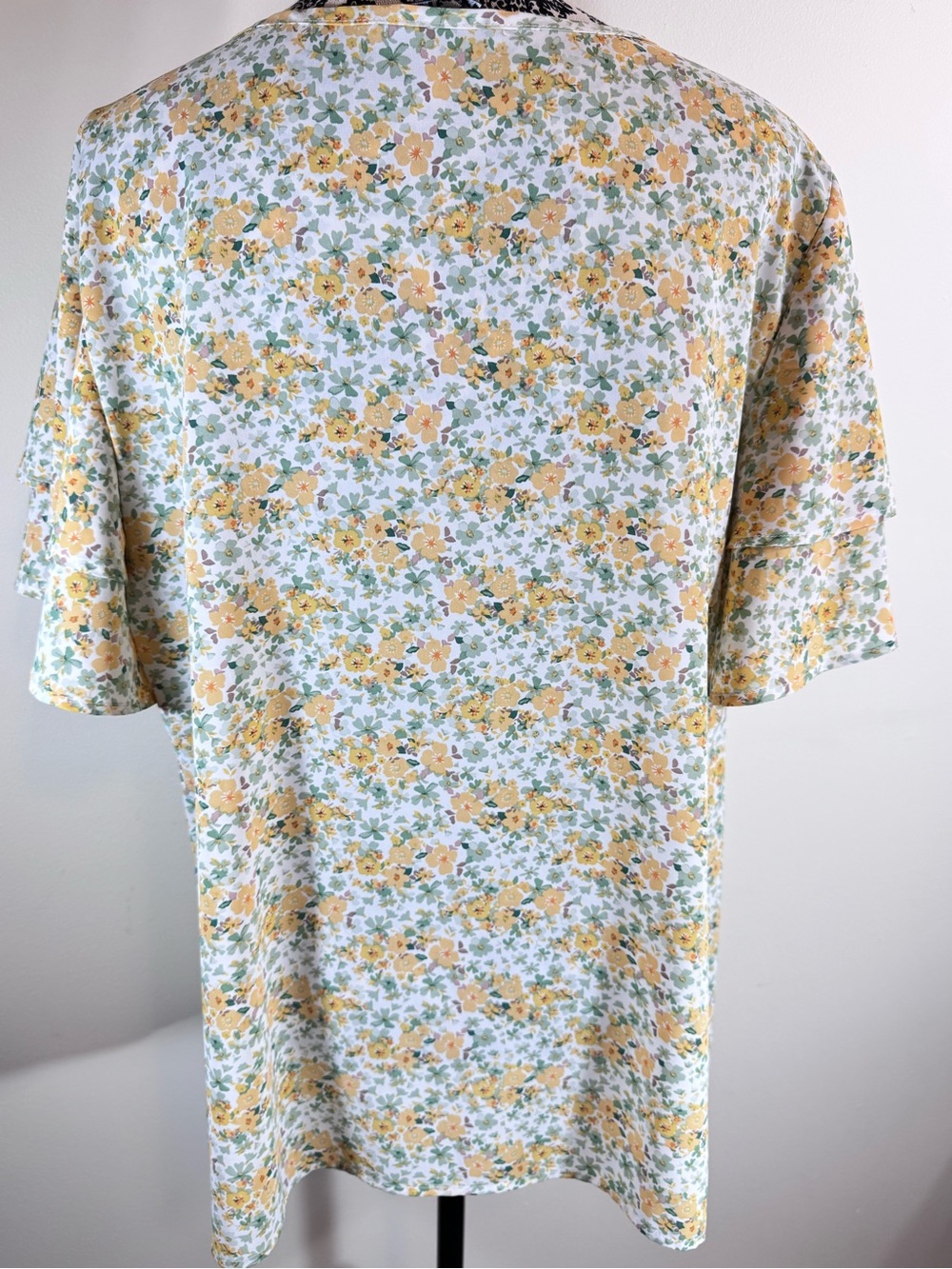 Bloomchic Women's Yellow Floral V-Neck Top size 16 - Picture 3 of 7